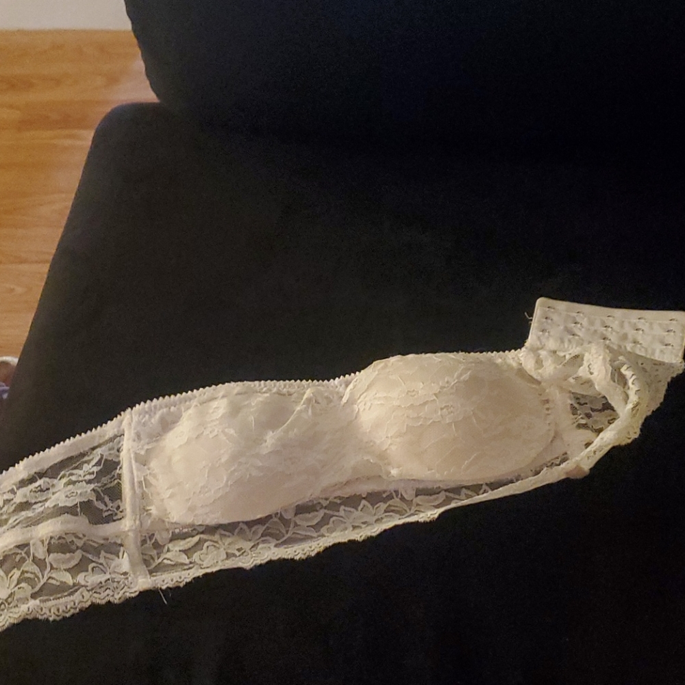 Strapless bralette